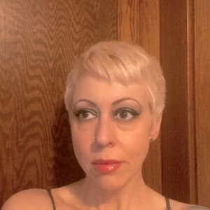 Meet your Posher, Amycibo